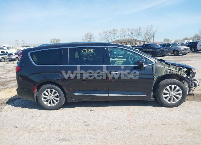 Photo 14 of 2018 Chrysler Pacifica TOURING L (VIN 2C4RC1BG6JR253880)