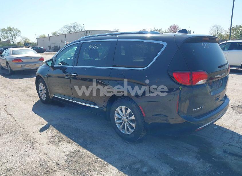 Photo 3 of 2018 Chrysler Pacifica TOURING L (VIN 2C4RC1BG6JR253880)