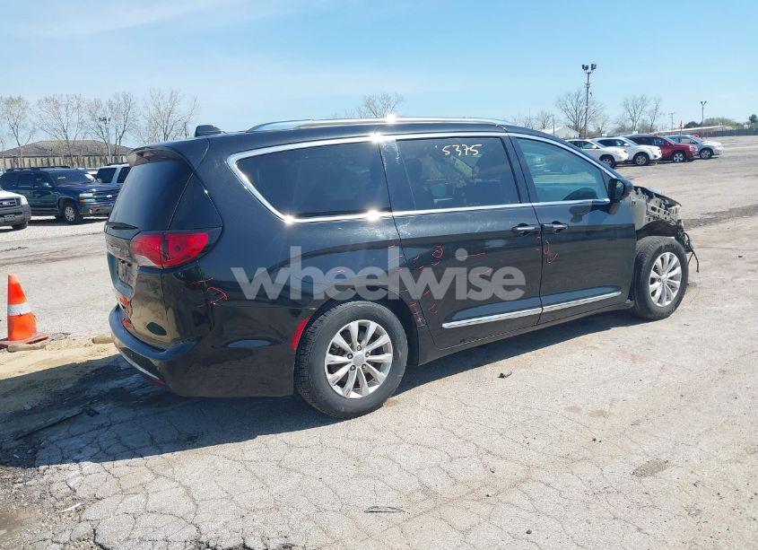 Photo 4 of 2018 Chrysler Pacifica TOURING L (VIN 2C4RC1BG6JR253880)