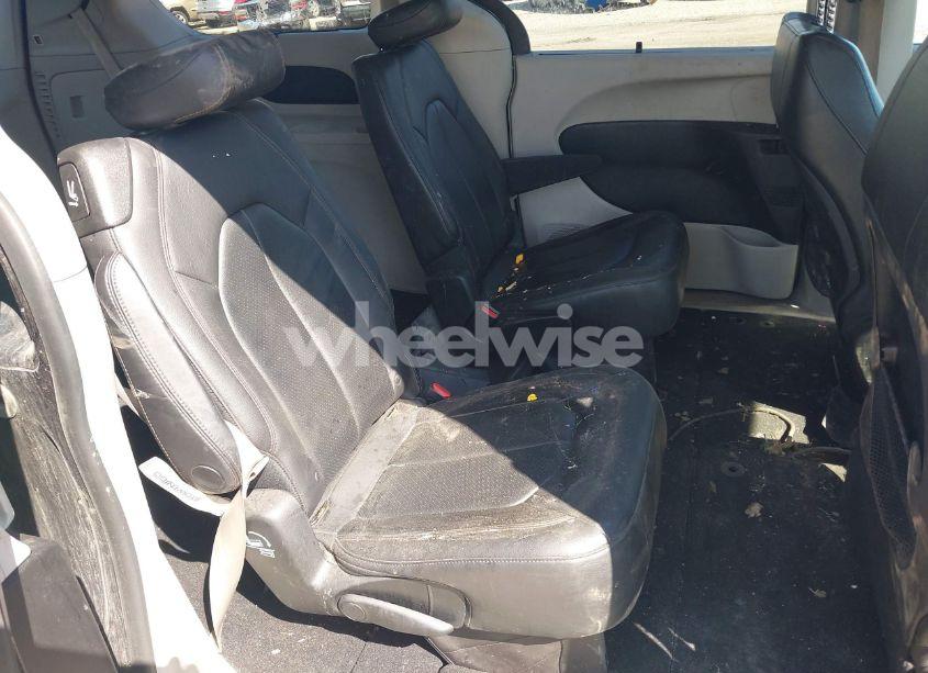 Photo 8 of 2018 Chrysler Pacifica TOURING L (VIN 2C4RC1BG6JR253880)