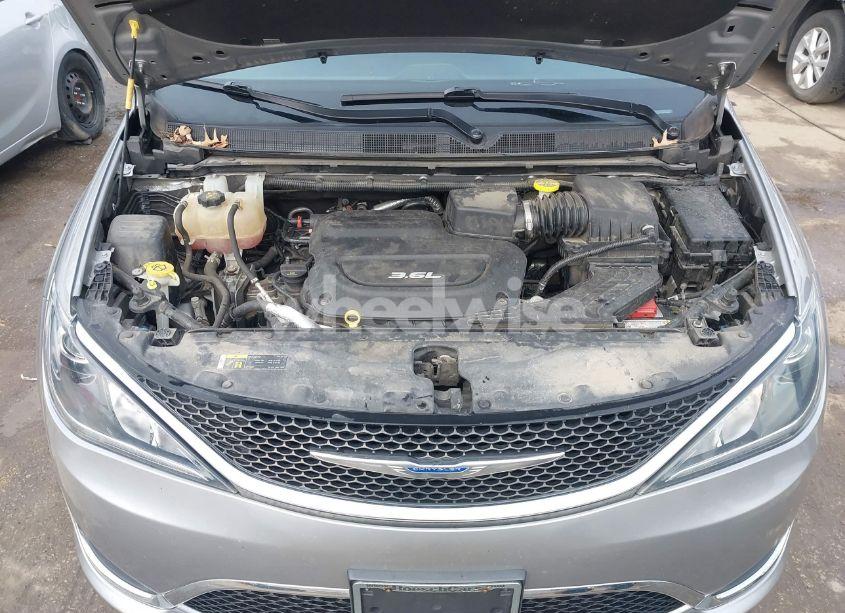 Photo 10 of 2018 Chrysler Pacifica TOURING L (VIN 2C4RC1BG6JR277547)