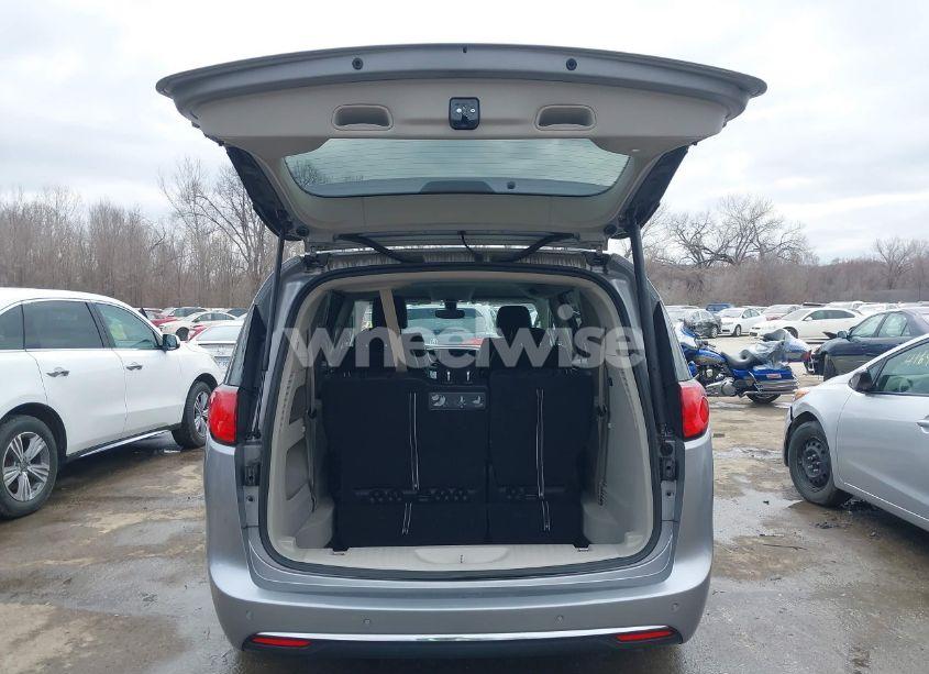 Photo 12 of 2018 Chrysler Pacifica TOURING L (VIN 2C4RC1BG6JR277547)