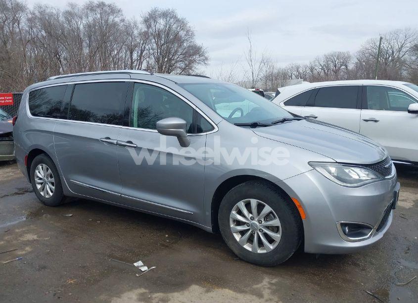 Photo 14 of 2018 Chrysler Pacifica TOURING L (VIN 2C4RC1BG6JR277547)