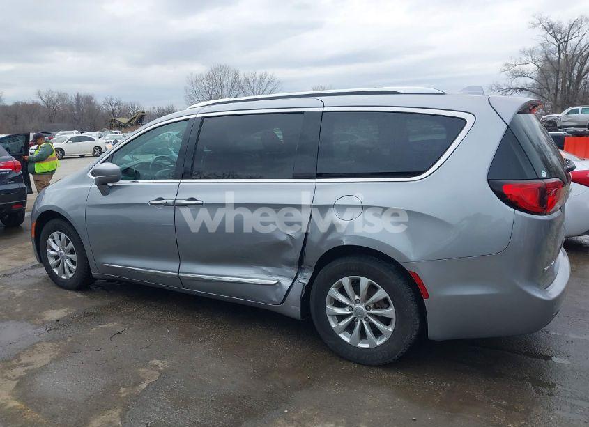 Photo 15 of 2018 Chrysler Pacifica TOURING L (VIN 2C4RC1BG6JR277547)
