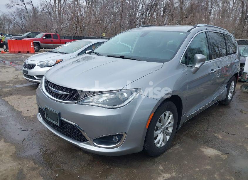 Photo 2 of 2018 Chrysler Pacifica TOURING L (VIN 2C4RC1BG6JR277547)