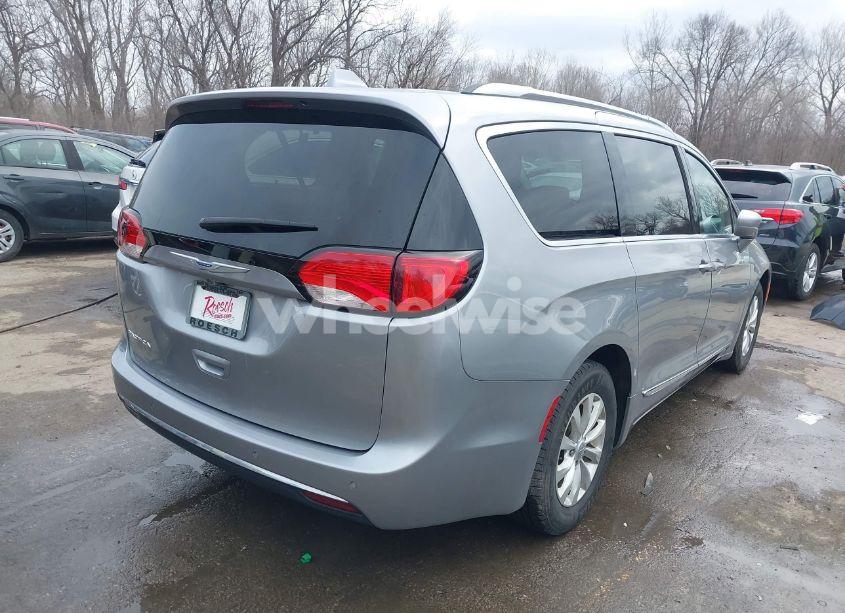 Photo 4 of 2018 Chrysler Pacifica TOURING L (VIN 2C4RC1BG6JR277547)