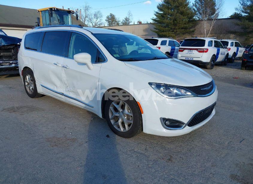 2018 Chrysler Pacifica TOURING L (VIN 2C4RC1BG6JR291674) main photo