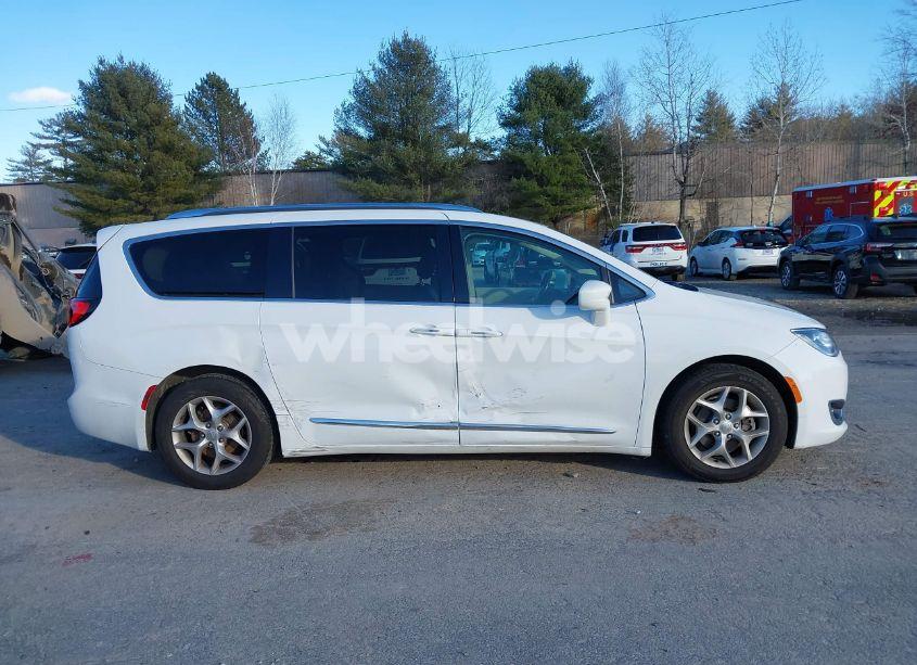 Photo 13 of 2018 Chrysler Pacifica TOURING L (VIN 2C4RC1BG6JR291674)
