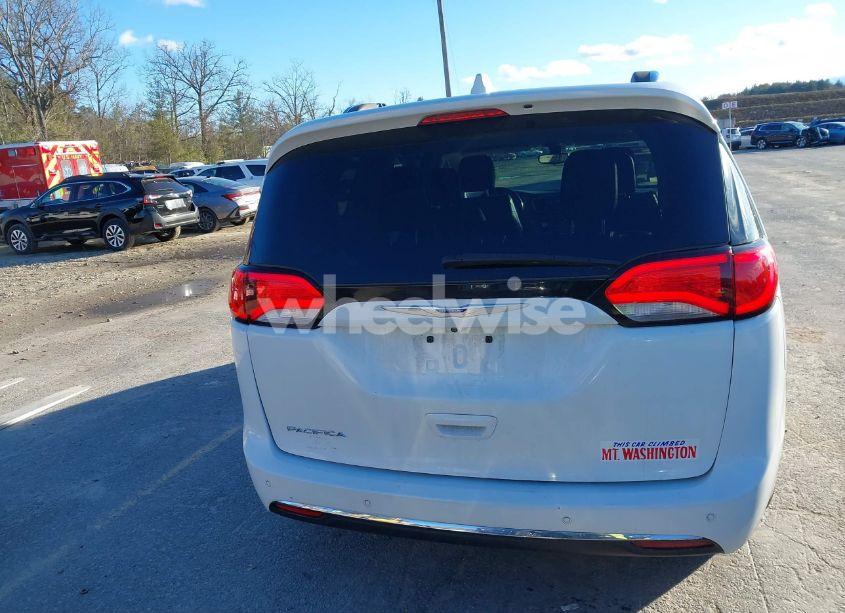 Photo 16 of 2018 Chrysler Pacifica TOURING L (VIN 2C4RC1BG6JR291674)