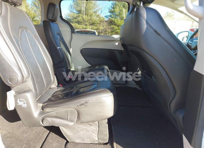 Photo 8 of 2018 Chrysler Pacifica TOURING L (VIN 2C4RC1BG6JR291674)