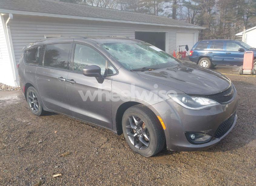 2018 Chrysler Pacifica TOURING L (VIN 2C4RC1BG6JR309543) main photo