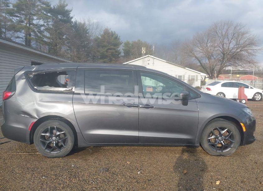 Photo 14 of 2018 Chrysler Pacifica TOURING L (VIN 2C4RC1BG6JR309543)