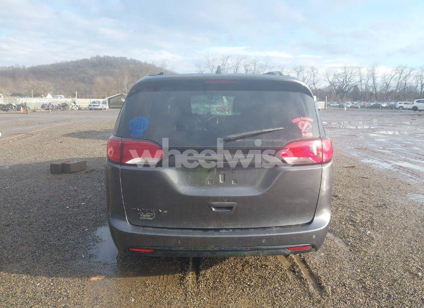Photo 17 of 2018 Chrysler Pacifica TOURING L (VIN 2C4RC1BG6JR309543)