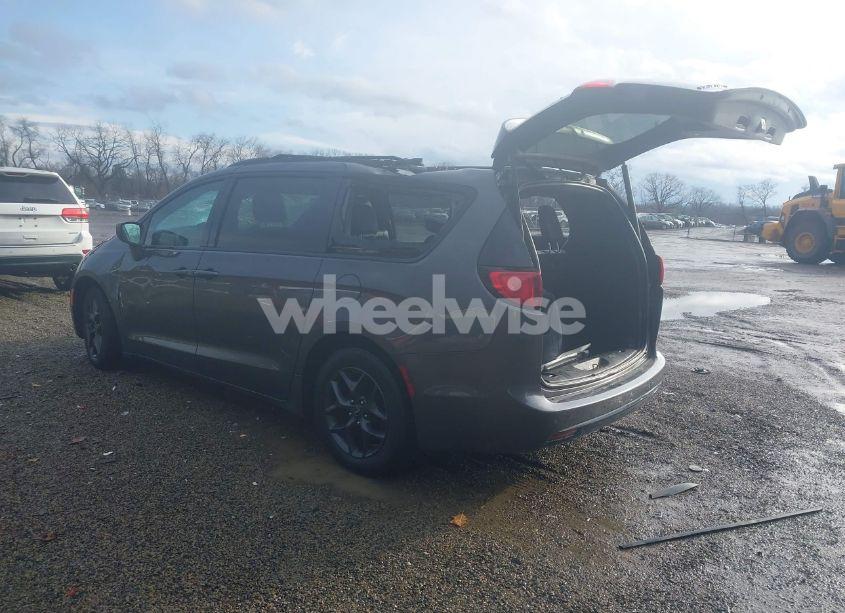 Photo 3 of 2018 Chrysler Pacifica TOURING L (VIN 2C4RC1BG6JR309543)