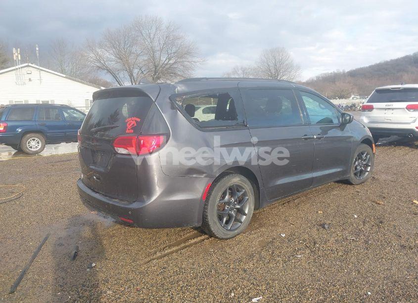 Photo 4 of 2018 Chrysler Pacifica TOURING L (VIN 2C4RC1BG6JR309543)