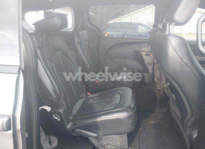 Photo 8 of 2018 Chrysler Pacifica TOURING L (VIN 2C4RC1BG6JR309543)