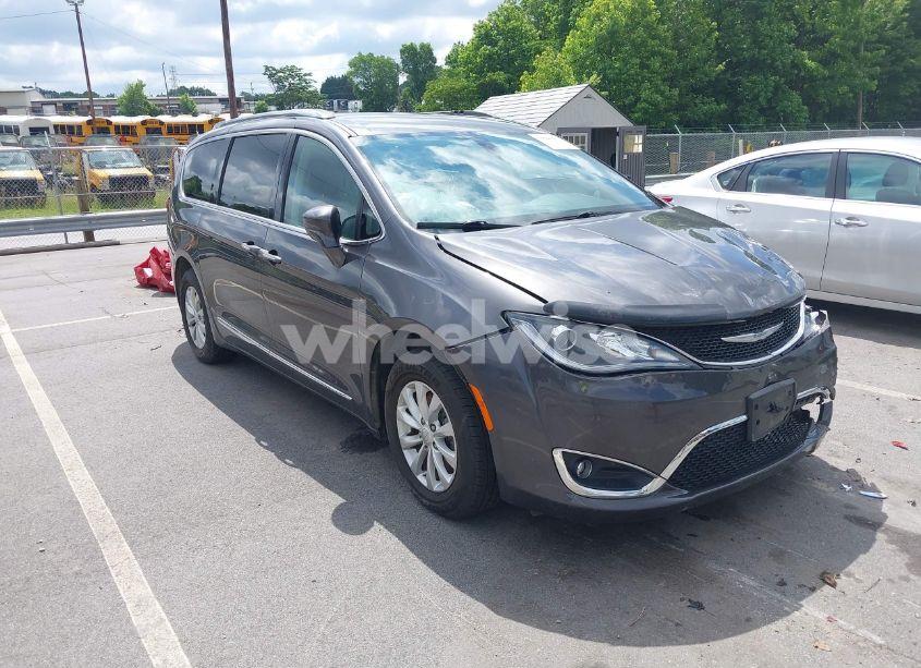 2018 Chrysler Pacifica TOURING L (VIN 2C4RC1BG6JR309560) main photo