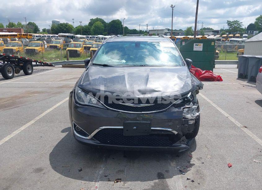 Photo 12 of 2018 Chrysler Pacifica TOURING L (VIN 2C4RC1BG6JR309560)