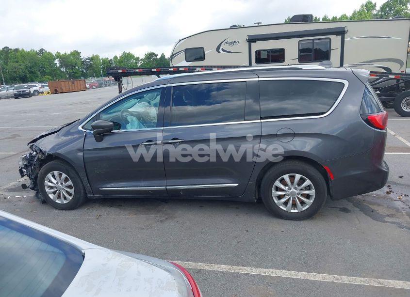 Photo 14 of 2018 Chrysler Pacifica TOURING L (VIN 2C4RC1BG6JR309560)