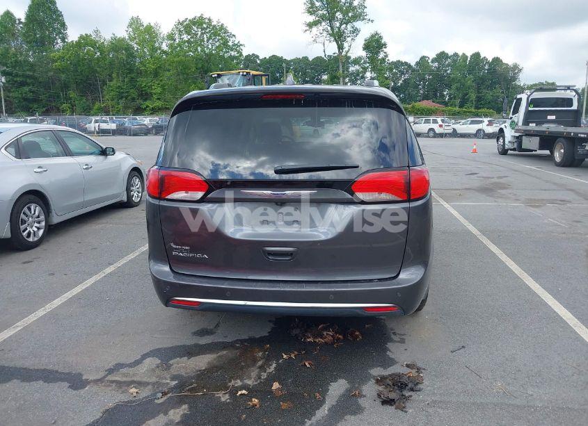 Photo 16 of 2018 Chrysler Pacifica TOURING L (VIN 2C4RC1BG6JR309560)