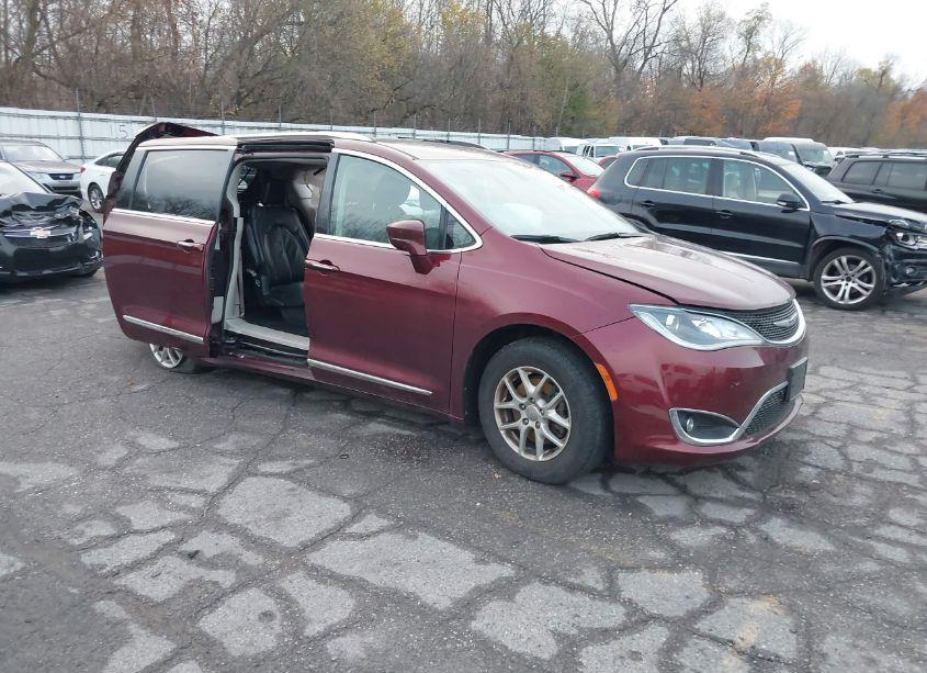 2020 Chrysler Pacifica TOURING L (VIN 2C4RC1BG6LR275445) main photo