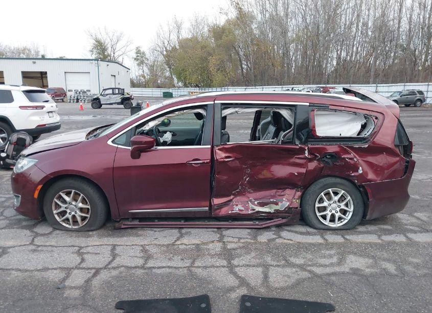 Photo 14 of 2020 Chrysler Pacifica TOURING L (VIN 2C4RC1BG6LR275445)