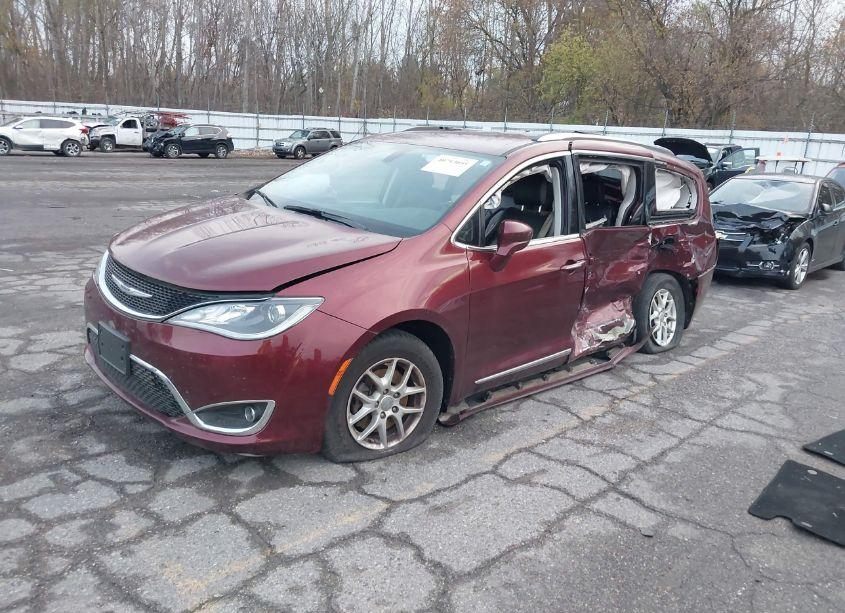 Photo 2 of 2020 Chrysler Pacifica TOURING L (VIN 2C4RC1BG6LR275445)