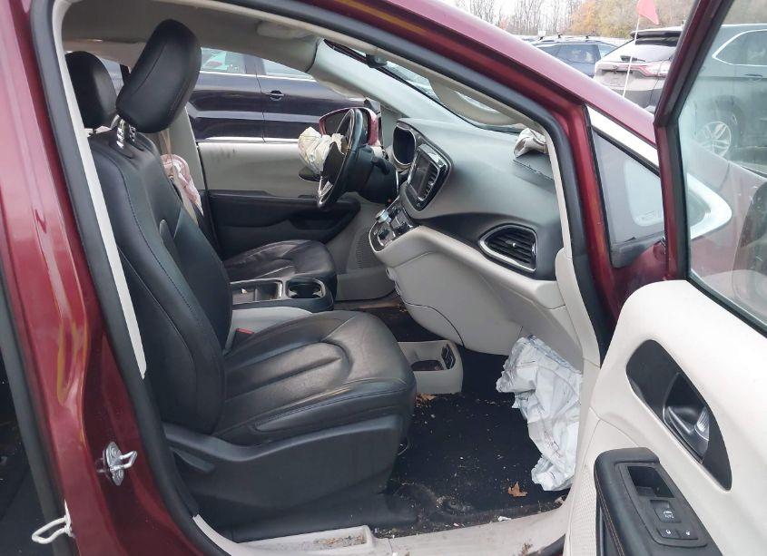 Photo 5 of 2020 Chrysler Pacifica TOURING L (VIN 2C4RC1BG6LR275445)