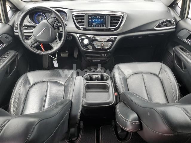 Photo 10 of 2020 CHRYSLER PACIFICA TOURING L (VIN 2C4RC1BG6LR290642)