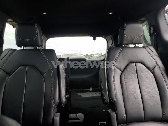 Photo 2 of 2020 CHRYSLER PACIFICA TOURING L (VIN 2C4RC1BG6LR290642)