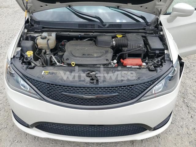 Photo 3 of 2020 CHRYSLER PACIFICA TOURING L (VIN 2C4RC1BG6LR290642)