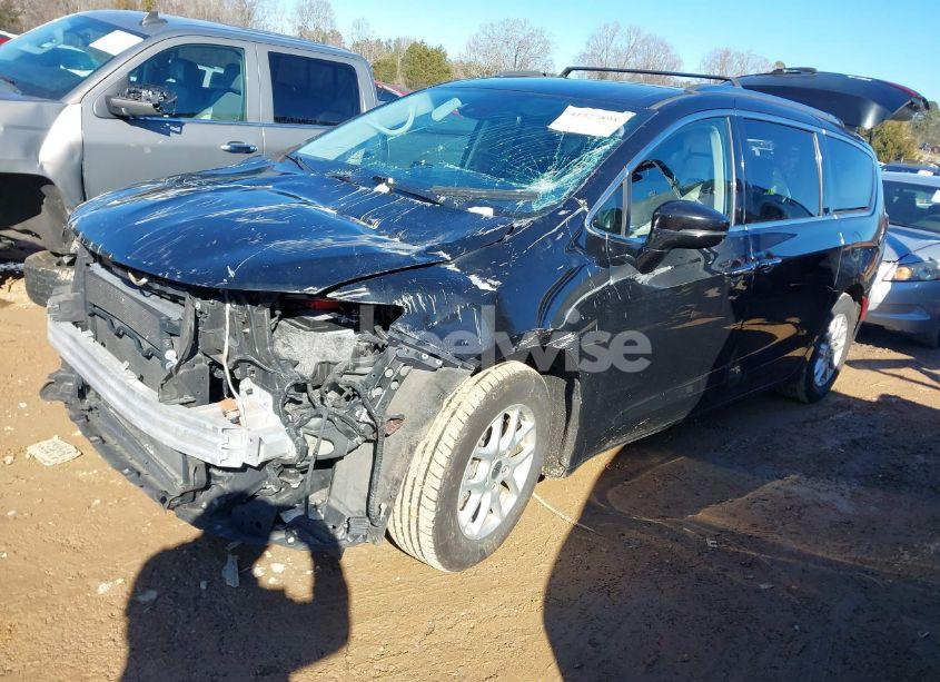 Photo 2 of 2021 Chrysler Pacifica TOURING L (VIN 2C4RC1BG6MR538938)