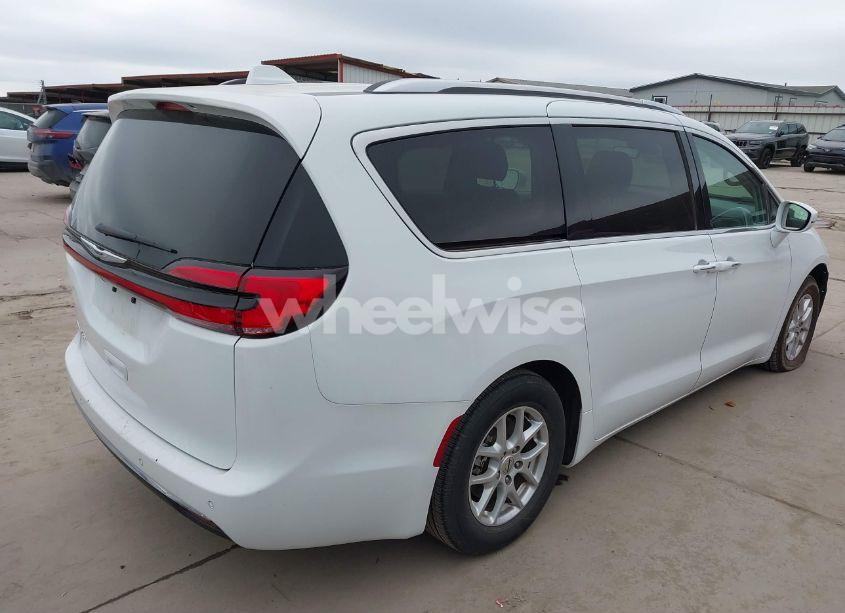 Photo 4 of 2021 Chrysler Pacifica TOURING L (VIN 2C4RC1BG6MR575116)