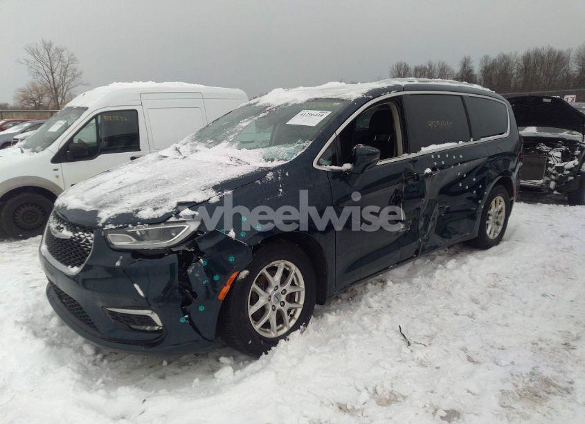 Photo 2 of 2021 Chrysler Pacifica TOURING L (VIN 2C4RC1BG6MR598542)