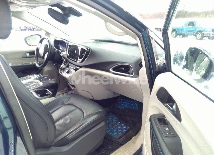 Photo 5 of 2021 Chrysler Pacifica TOURING L (VIN 2C4RC1BG6MR598542)