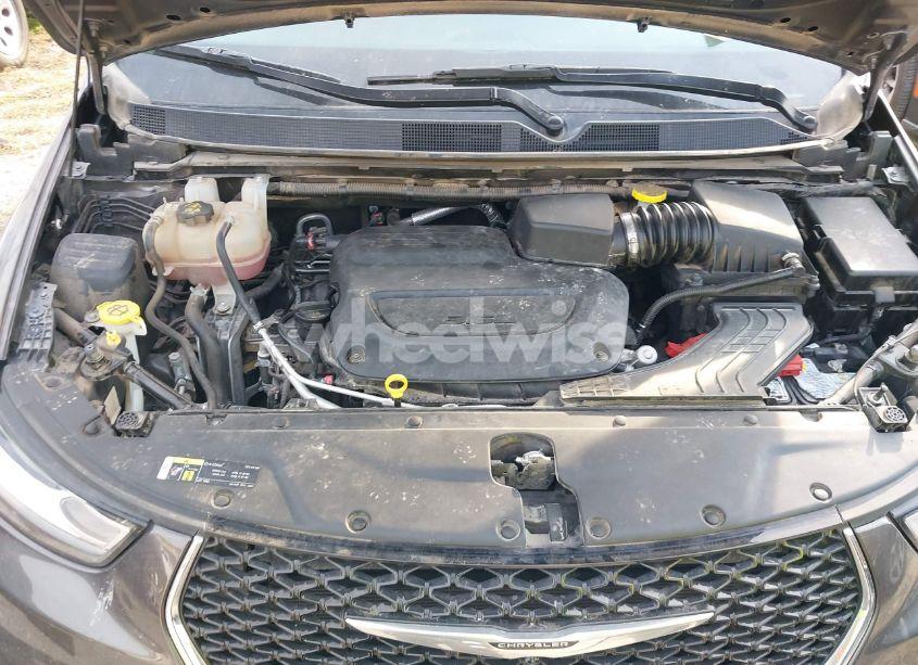 Photo 10 of 2022 Chrysler Pacifica TOURING L (VIN 2C4RC1BG6NR122115)