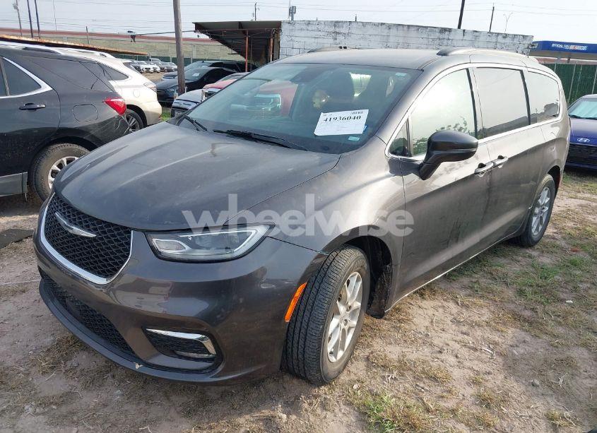 Photo 2 of 2022 Chrysler Pacifica TOURING L (VIN 2C4RC1BG6NR122115)