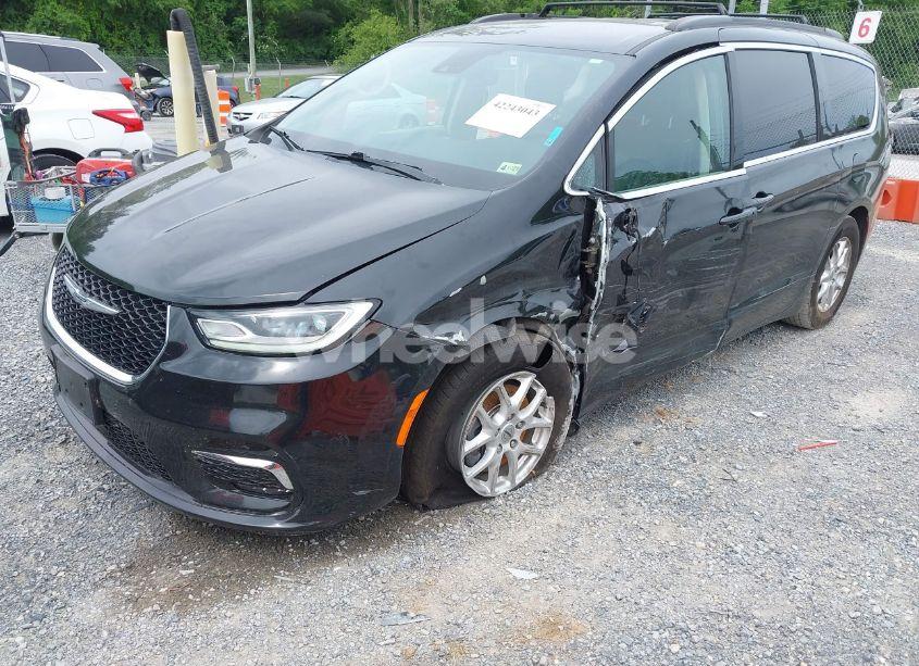 Photo 2 of 2022 Chrysler Pacifica TOURING L (VIN 2C4RC1BG6NR128979)