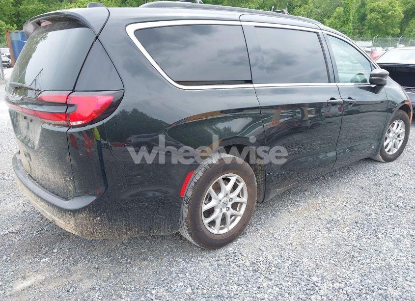 Photo 4 of 2022 Chrysler Pacifica TOURING L (VIN 2C4RC1BG6NR128979)