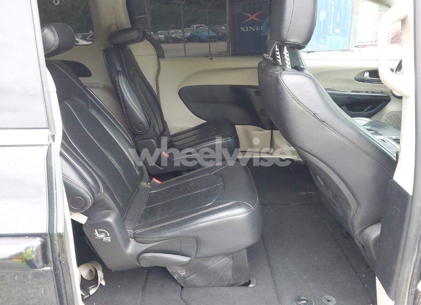 Photo 8 of 2022 Chrysler Pacifica TOURING L (VIN 2C4RC1BG6NR128979)