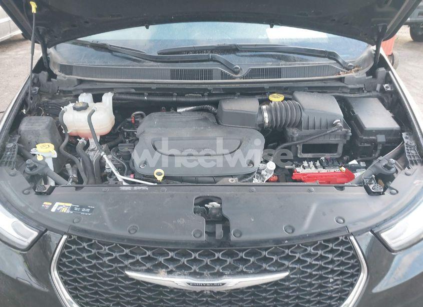 Photo 10 of 2022 Chrysler Pacifica TOURING L (VIN 2C4RC1BG6NR155888)