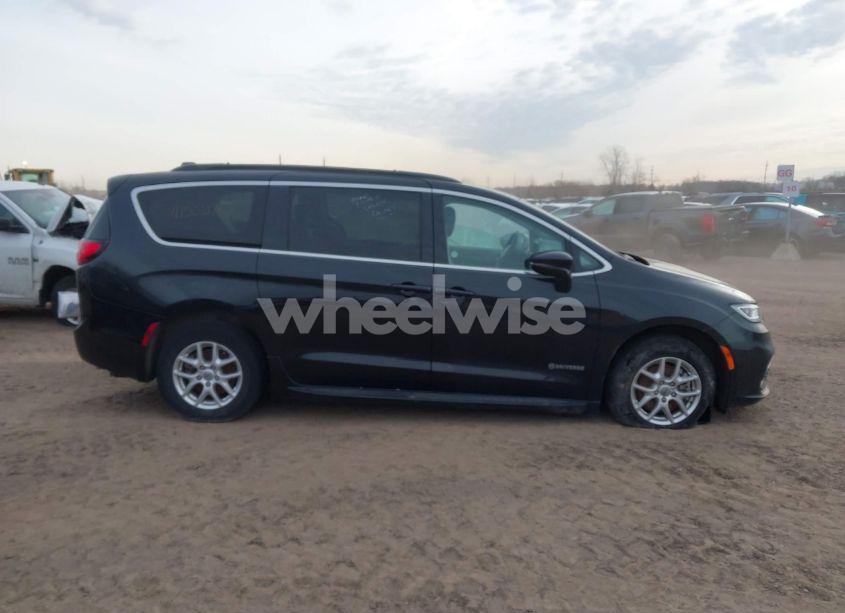 Photo 12 of 2022 Chrysler Pacifica TOURING L (VIN 2C4RC1BG6NR155888)