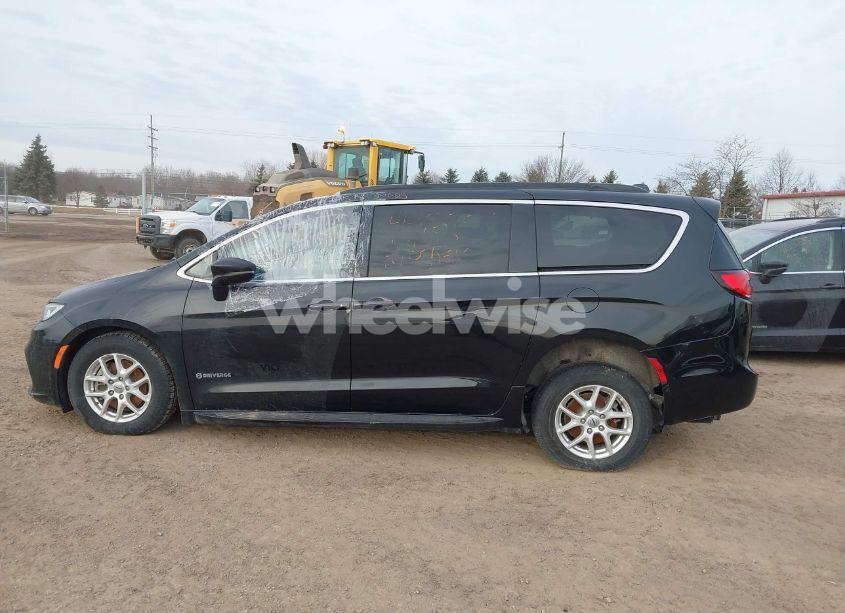 Photo 13 of 2022 Chrysler Pacifica TOURING L (VIN 2C4RC1BG6NR155888)