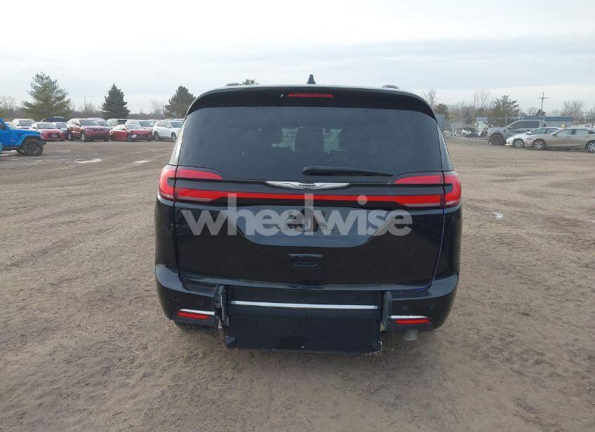 Photo 15 of 2022 Chrysler Pacifica TOURING L (VIN 2C4RC1BG6NR155888)