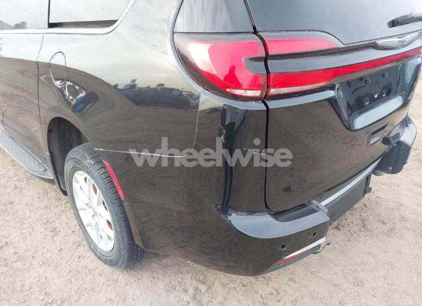 Photo 16 of 2022 Chrysler Pacifica TOURING L (VIN 2C4RC1BG6NR155888)