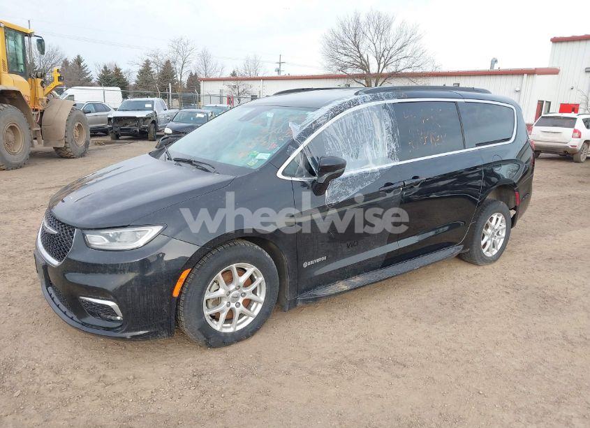 Photo 2 of 2022 Chrysler Pacifica TOURING L (VIN 2C4RC1BG6NR155888)