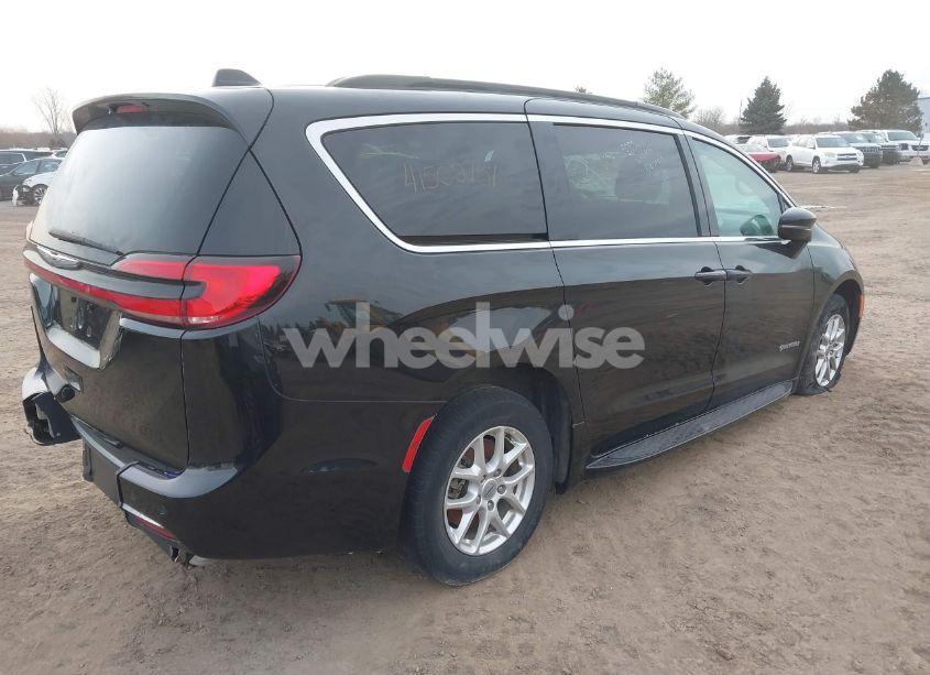 Photo 4 of 2022 Chrysler Pacifica TOURING L (VIN 2C4RC1BG6NR155888)