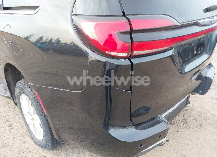 Photo 6 of 2022 Chrysler Pacifica TOURING L (VIN 2C4RC1BG6NR155888)