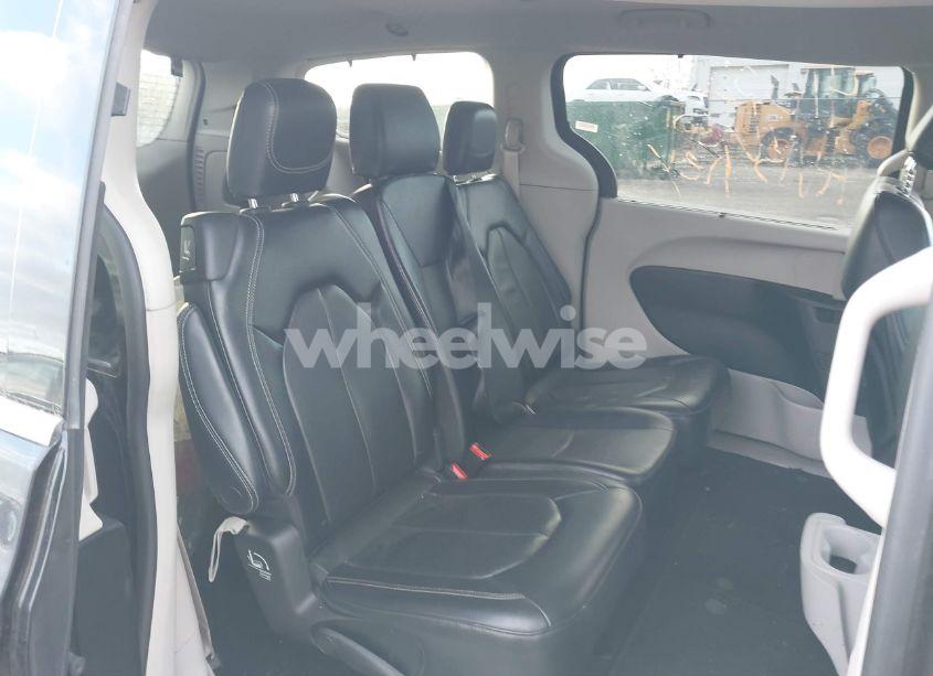 Photo 8 of 2022 Chrysler Pacifica TOURING L (VIN 2C4RC1BG6NR155888)