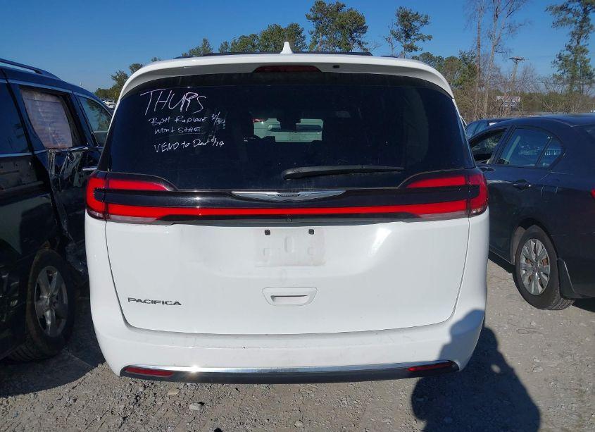 Photo 16 of 2022 Chrysler Pacifica TOURING L (VIN 2C4RC1BG6NR167748)